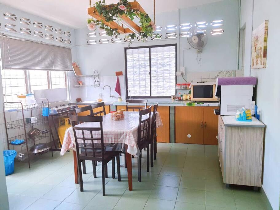 Syukur Homestay Ipoh Esterno foto