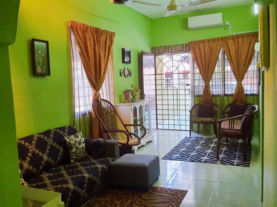 Syukur Homestay Ipoh Esterno foto